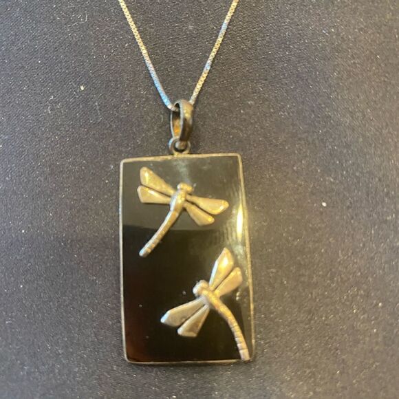 Black lacquer dragonfly necklace  - Picture 4 of 4